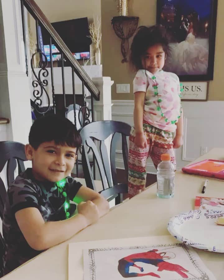 ニコール・ ポリッツィのインスタグラム：「Happy St. Patrick’s day everyone! We are celebrating after school work is done. Idk how teachers do it...thank you to all the teachers who bust their coolies to teach our nuggets, especially during this crazy time 🙏🏽🙏🏽 Stay safe everyone!!」