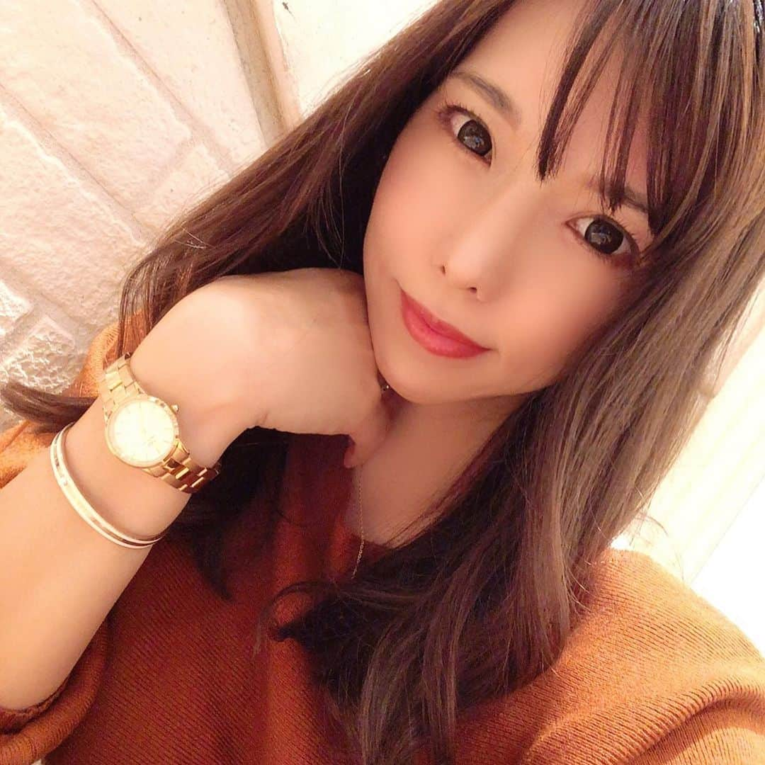 早川瀬里奈のインスタグラム：「今年はふぐをたくさん食べれた冬でした🐡 なんて言ってたらなんかもう春だね！桜見たいなぁ🌸  時計はダニエルウェリントンさんです🎁 ブレスレットついてて可愛かった💕 @danielwellington  公式サイトで使えるクーポンコード　serina20 (2020.4.30まで有効)15%オフになります #ダニエルウェリントン #腕時計#ホワイトデーお返し #danielwellington#whiteday#居酒屋ふぐ武 #ふぐ料理」