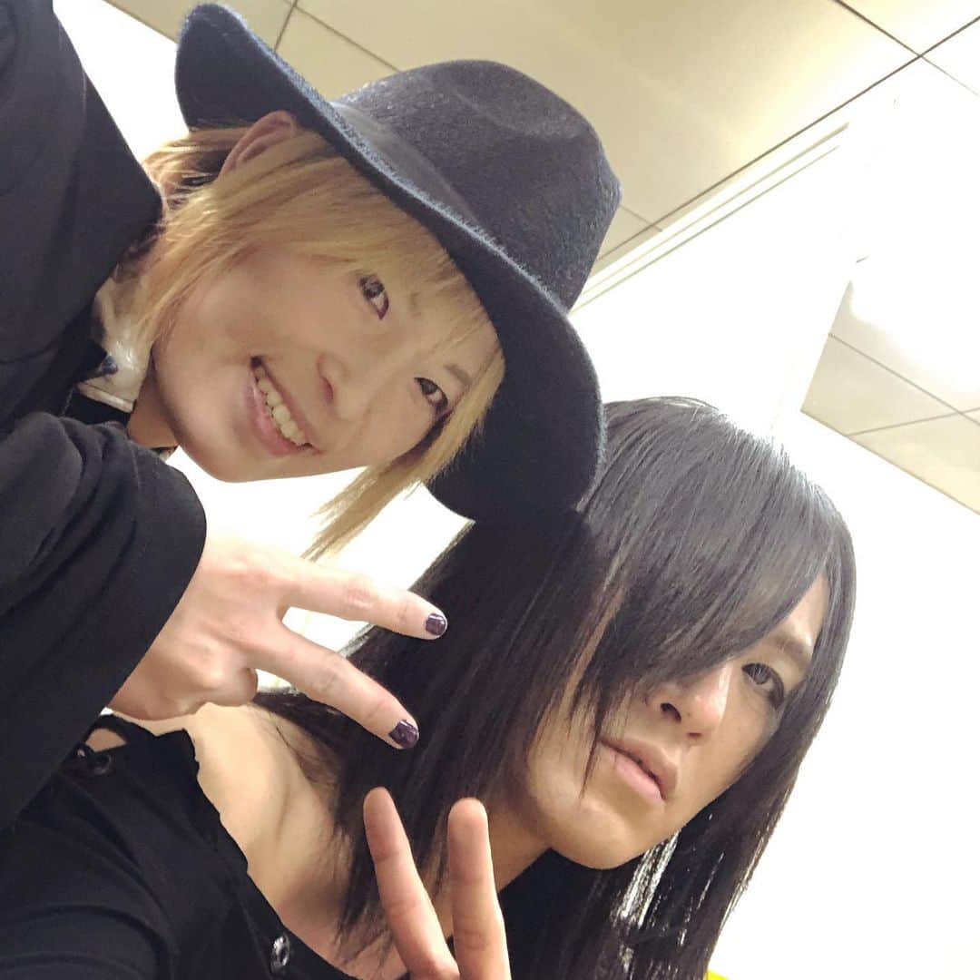 Kyrieのインスタグラム：「hibikiのソロアルバム、"Hands of Providence"のMV撮影でした。  彼の"才"と"嗜"が詰まった作品が 3/25にリリースされます。 お楽しみに！」