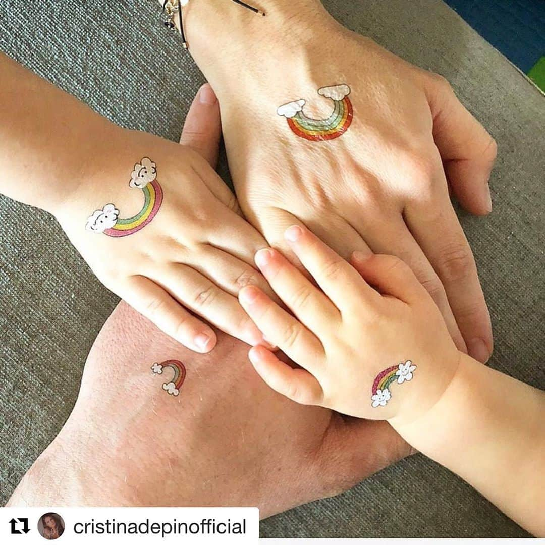 リッカルド・モントリーヴォさんのインスタグラム写真 - (リッカルド・モントリーヴォInstagram)「#Repost @cristinadepinofficial ・・・ Noi che...#andràtuttobene 🌈👨‍👩‍👧‍👦 #noiquattro #insieme #love #power #home #tattoo #ladepi #monto #family #iorestoacasa」3月18日 0時52分 - montolivo