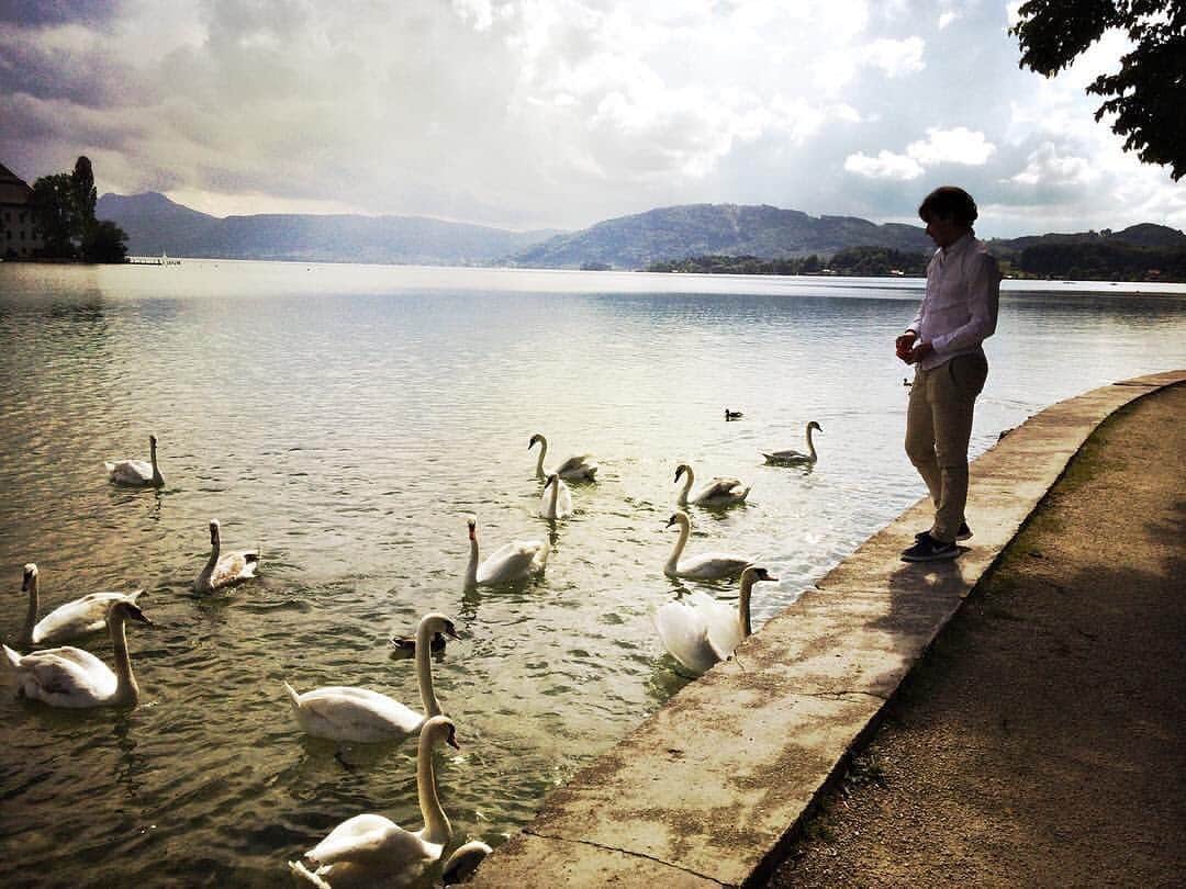 曹志イのインスタグラム：「Rest in Peace Chris. You will be missed.」