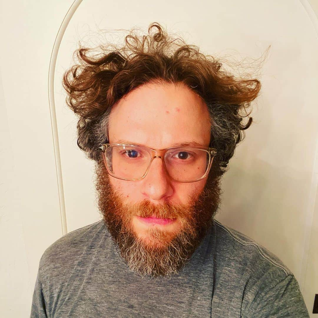 セス・ローゲンさんのインスタグラム写真 - (セス・ローゲンInstagram)「Why do I look like I’ve been self isolating for three years?」3月18日 10時40分 - sethrogen