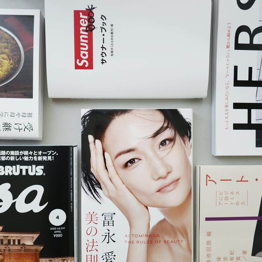 行方 久子 Hisako Namekataさんのインスタグラム写真 - (行方 久子 Hisako NamekataInstagram)「. 15年くらい仲良くしていただいている編集の方が 冨永愛さんの本を編集されました㊗️ . 愛さんのスピリットがたっぷり詰まっていて、 奮い立たされます。  愛さんの美しさは自信から、自信は強い心から、 強い心は優しさからできているんじゃないかと思います。」3月18日 10時42分 - hisakonamekata
