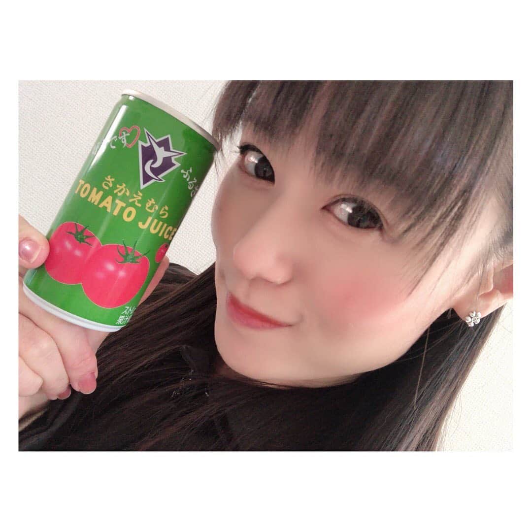 柳野玲子のインスタグラム：「美味しいトマトジュース🍅 今日も一本飲んでお仕事へ向かいます☺️✨ #トマト #トマトジュース #長野県 #栄村 #美容 #健康」