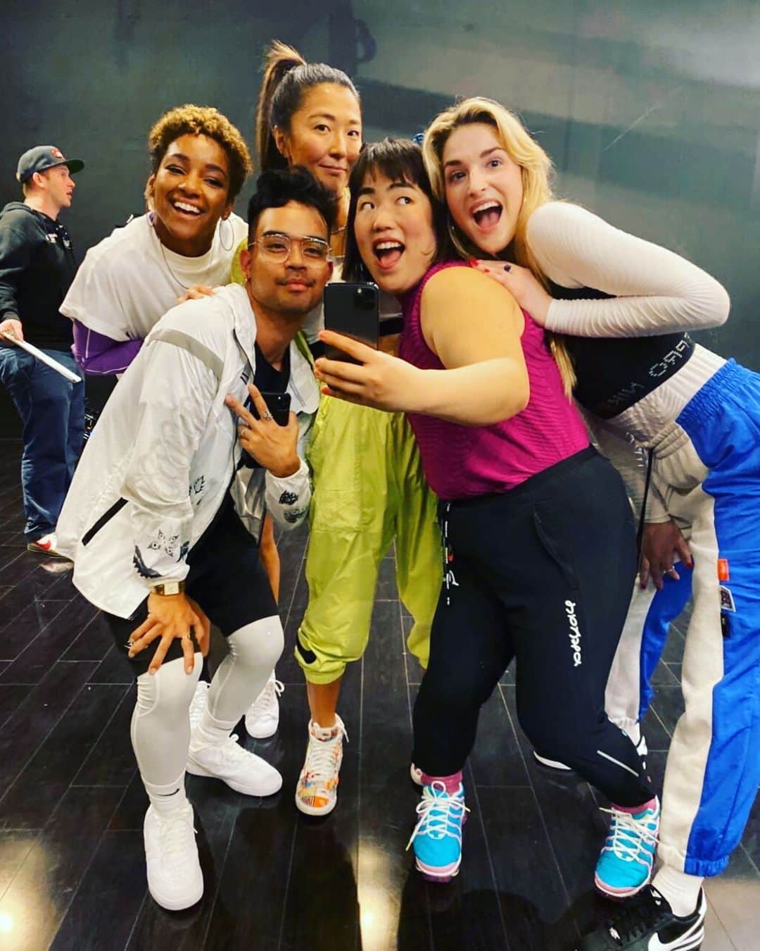 大儀見優季のインスタグラム：「Missing to be around people!🥺 I am isolated but connected 😘 #quarantinelife  #welivingmiracles #staysafe #staystrong #staysmile #staydance #staylaughing #nikefamily #nikeshooting」