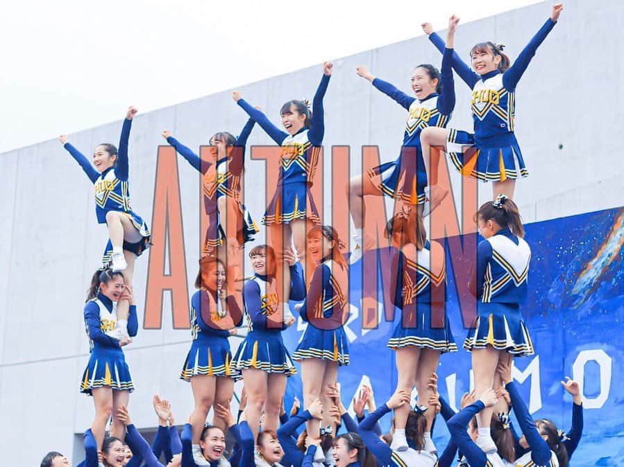中央大学応援団チアリーディング部SPIRITSのインスタグラム：「【新歓企画第1弾🌸季節ごとの活動内容】 . 今日はSPIRITSの秋(9,10,11月)の活動内容を紹介します🌾 秋はイベントが盛り沢山です🌟 . ◆秋季応援（応援の写真はまとめて別の投稿をします😉） スポーツの秋は応援の時期です🍁たくさんの部活動の応援に行きます📣1年生は秋リーグで応援デビューをします！ . ◆白門祭（2,3枚目） 多摩キャンパスで毎年秋に開催される大学祭です🍠たくさんの方に見ていただけるステージ演技はとっても楽しいです🥳 . ◆連盟祭（4枚目） 全日本学生応援団連盟本部記念祭（連盟祭）に参加します！全国からたくさんの応援団が集まり、圧巻の演技を披露します🔥各大学の有志で結成する合同チアも行います😊 . 明日はSPIRITSの冬（12,1,2月）の活動内容を紹介します！ . . #新歓 #白門祭 #連盟祭 #応援団 #中央大学応援団 #チアリーディング #cheer #cheerleading #春から中大 #春から中央 #中央大学 #中大 #青春」