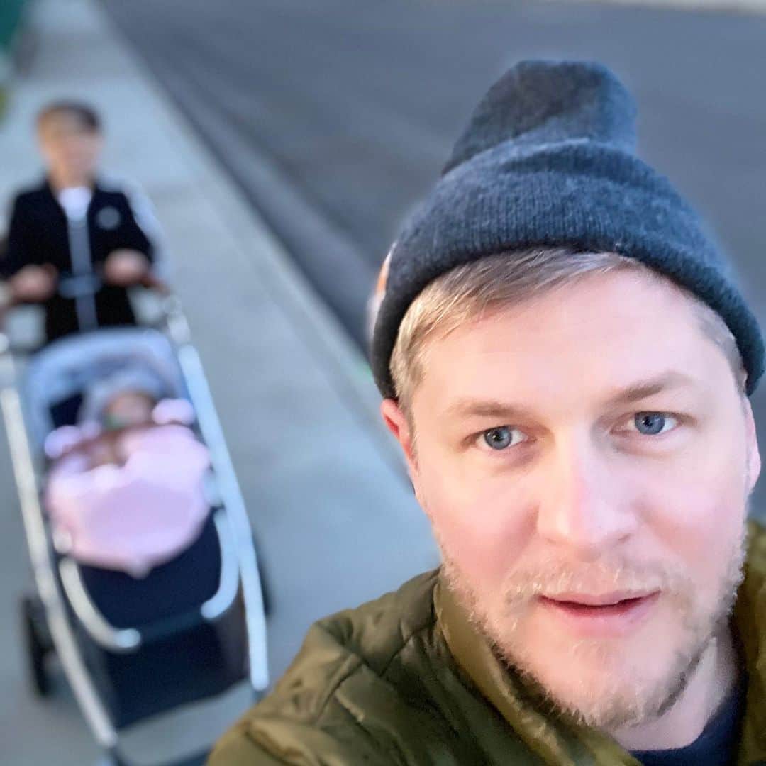 マイケル・グラント・テリーのインスタグラム：「Family #socialdistancing walk... stay safe everyone. ❤️ glad the rain has subsided for a bit...」