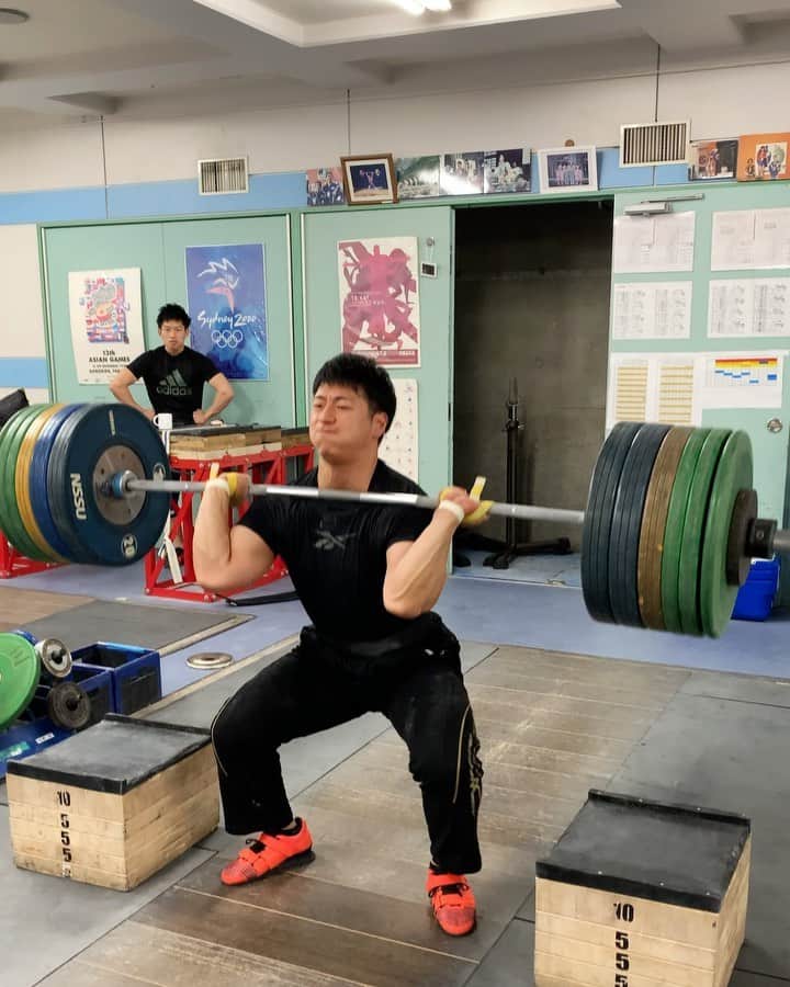山本俊樹のインスタグラム：「- block  pull & clean 200 KG  #ウエイトリフティングやろうぜ #weightlifting #snatch #cleanandjerk #squat #deadlift  #耐えて勝つ #率先垂範 #山本俊樹 #LEGACYLIFTER #nano9 #finelab #cherandker」