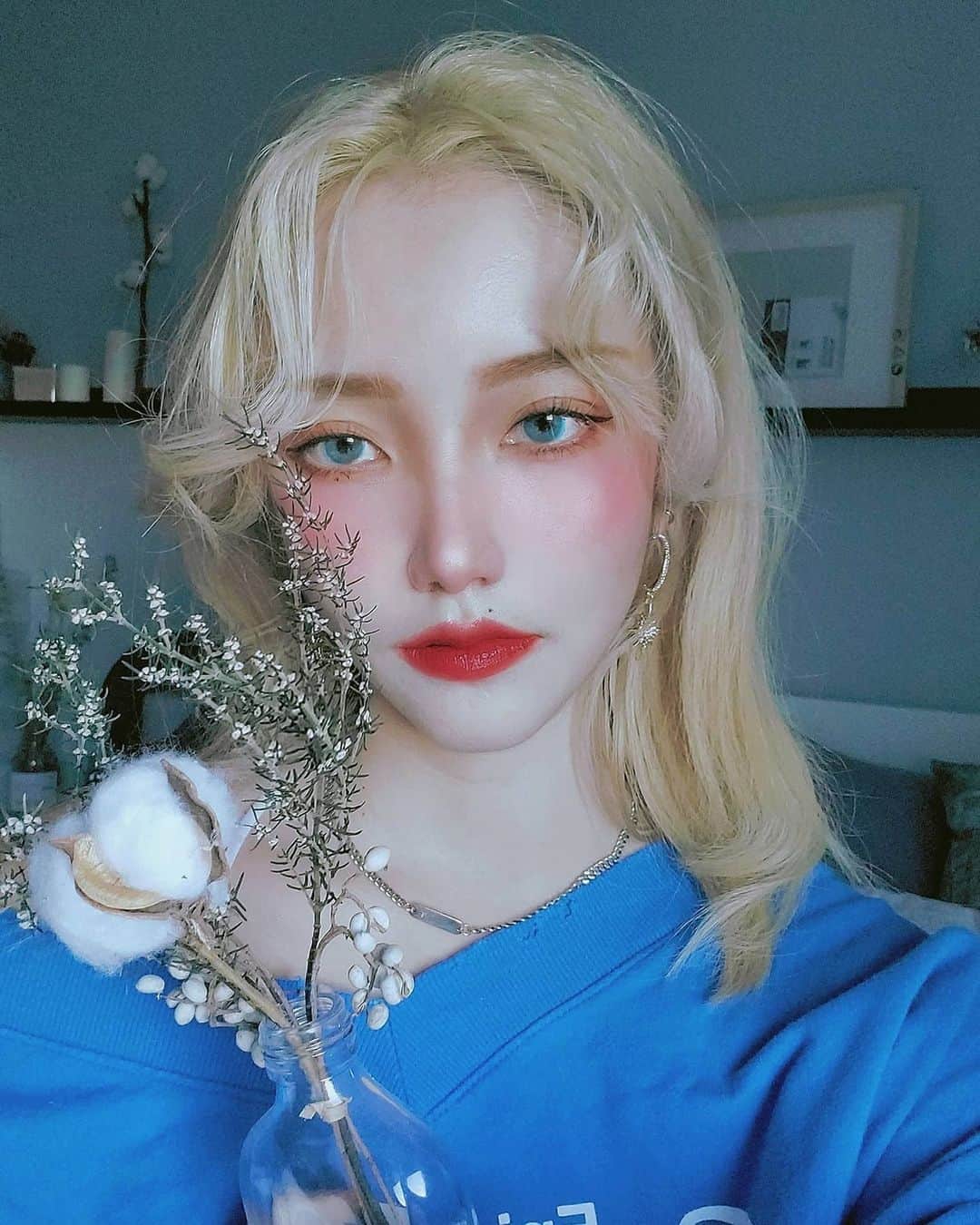 ひかりんのインスタグラム：「Hi I'm blonde again  If you are wondering the only salon I trust in Toronto is @n15hair , thank you again~」
