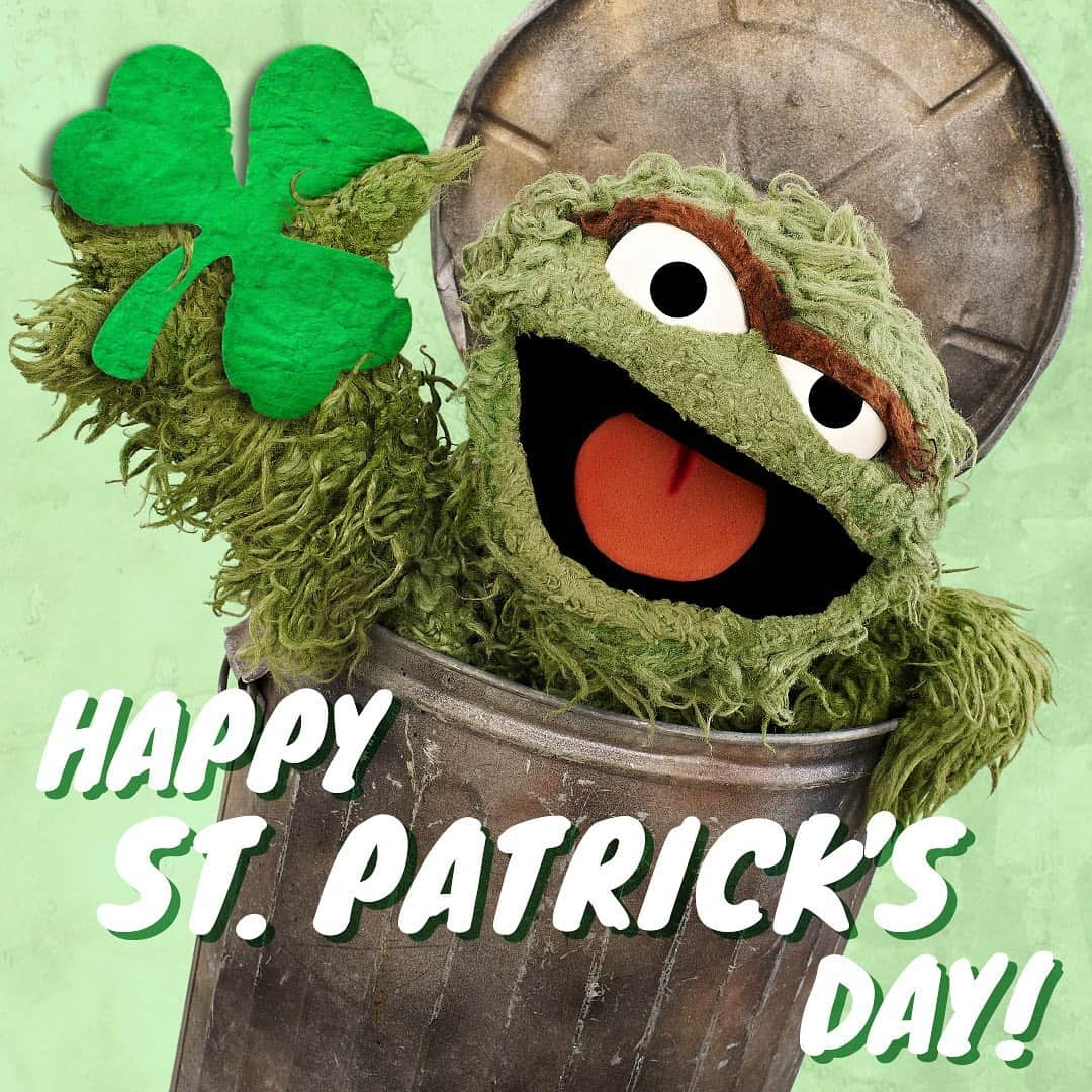 セサミストリートさんのインスタグラム写真 - (セサミストリートInstagram)「Happy St. Patrick’s Day from our favorite green grouch! 💚 • • • #sesamestreet #oscar #oscarthegrouch #grouch #stpatricksday #stpattys #stpattysday #clover #lucky #luckyclover」3月18日 3時14分 - sesamestreet