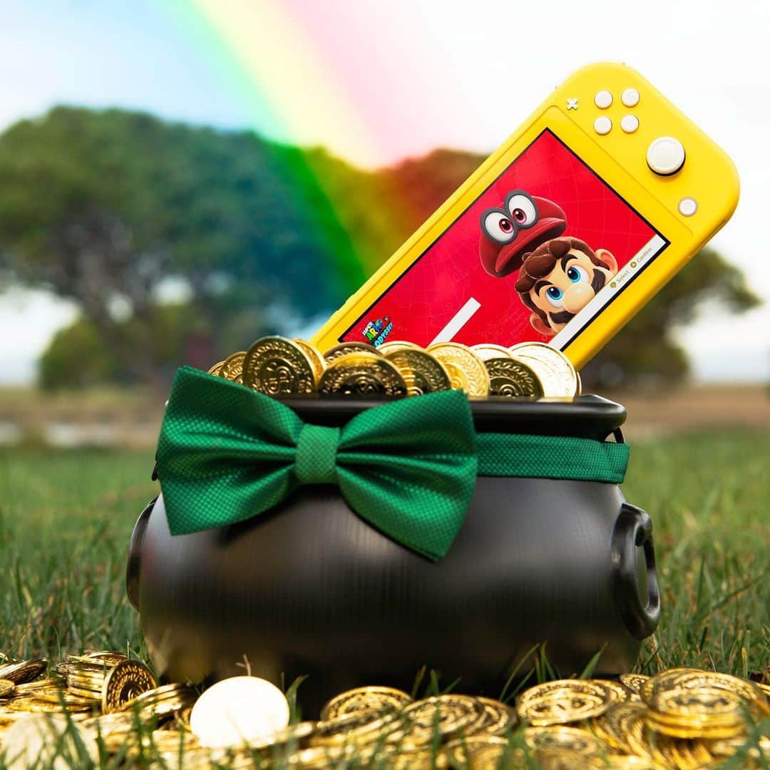 任天堂アメリカさんのインスタグラム写真 - (任天堂アメリカInstagram)「Happy #SaintPatricksDay! Looking for a yellow treasure to call your own? Check out #NintendoSwitchLite!」3月18日 3時59分 - nintendoamerica