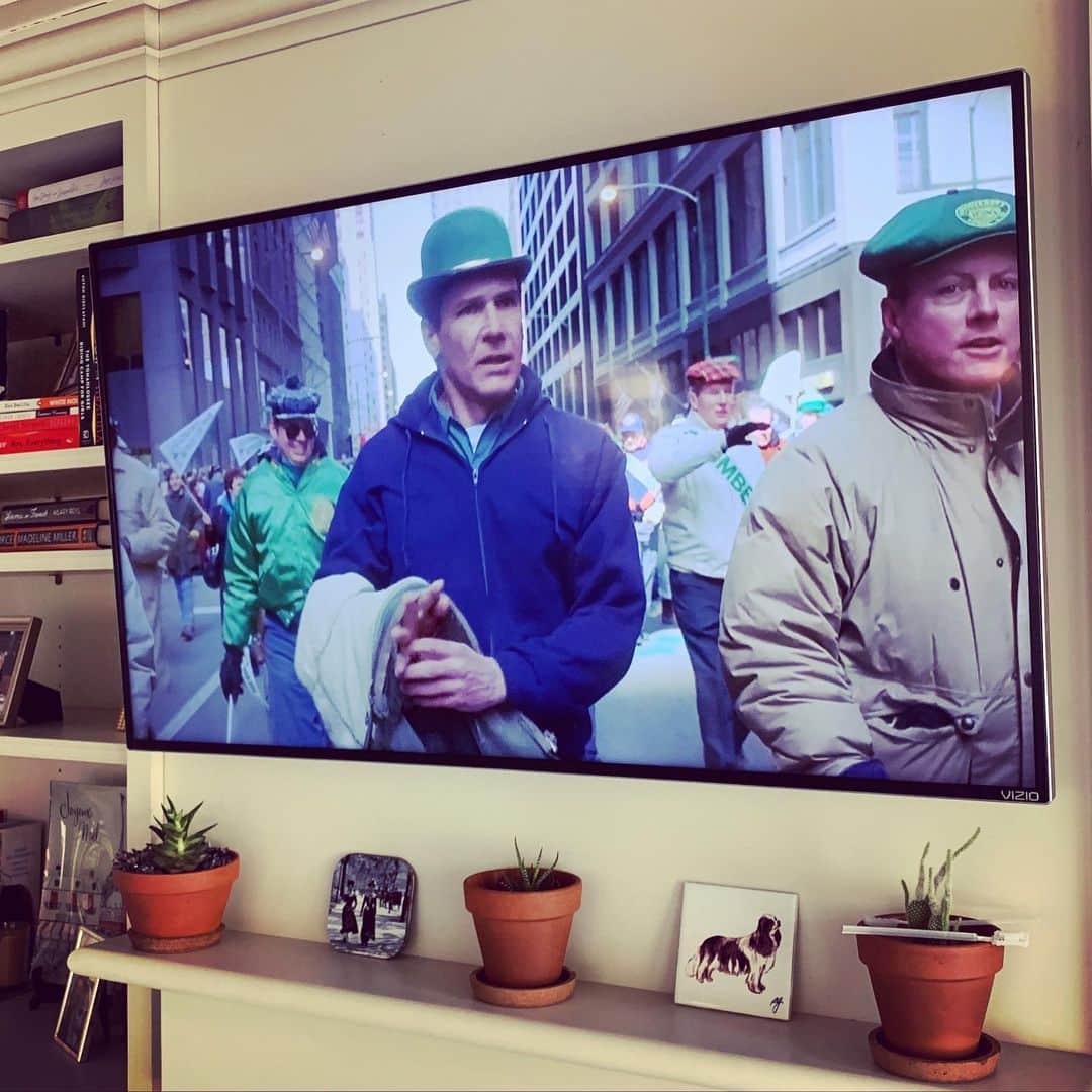 クリステン・コノリーのインスタグラム：「Socially distant St Patrick’s Day ☘️ #thefugitive #somekindoflad #provasic」