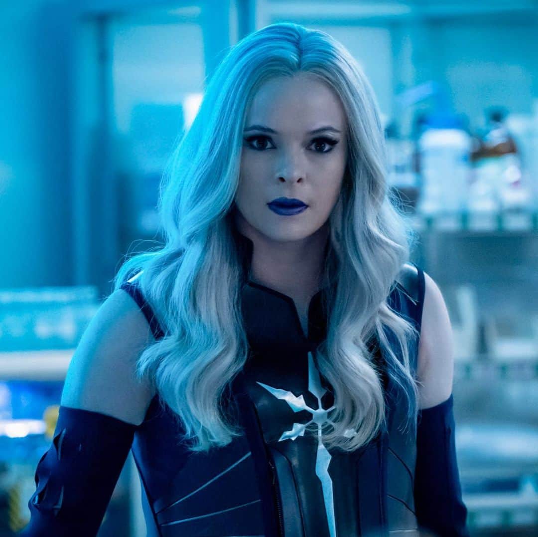 ダニエル・パナベイカーのインスタグラム：「Wondering what to do while you’re #socialdistancing ? Watch tonight’s all new episode of @cwtheflash with both Killer Frost and Caitlin! #TheFlash」