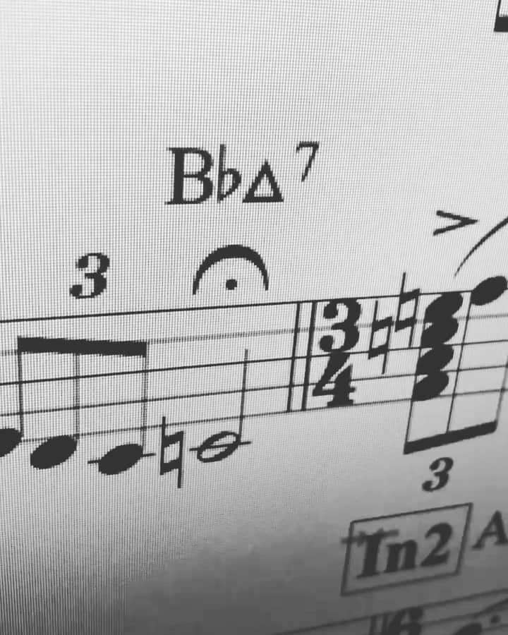 のインスタグラム：「#dailymotif No.75 If I were a pianist, I'd love to play like this. #piano #pianoarrange #arrange #arranger #musicianlife #bassplayer #bassist #composer #logicprox #sibelius #music ＿＿＿ #毎日モチーフ No.75 ピアノアレンジをするときは、 自分がピアニストだったらこんな風に弾いてみたいな、を形にしてみる。 #ピアノ #アレンジ」