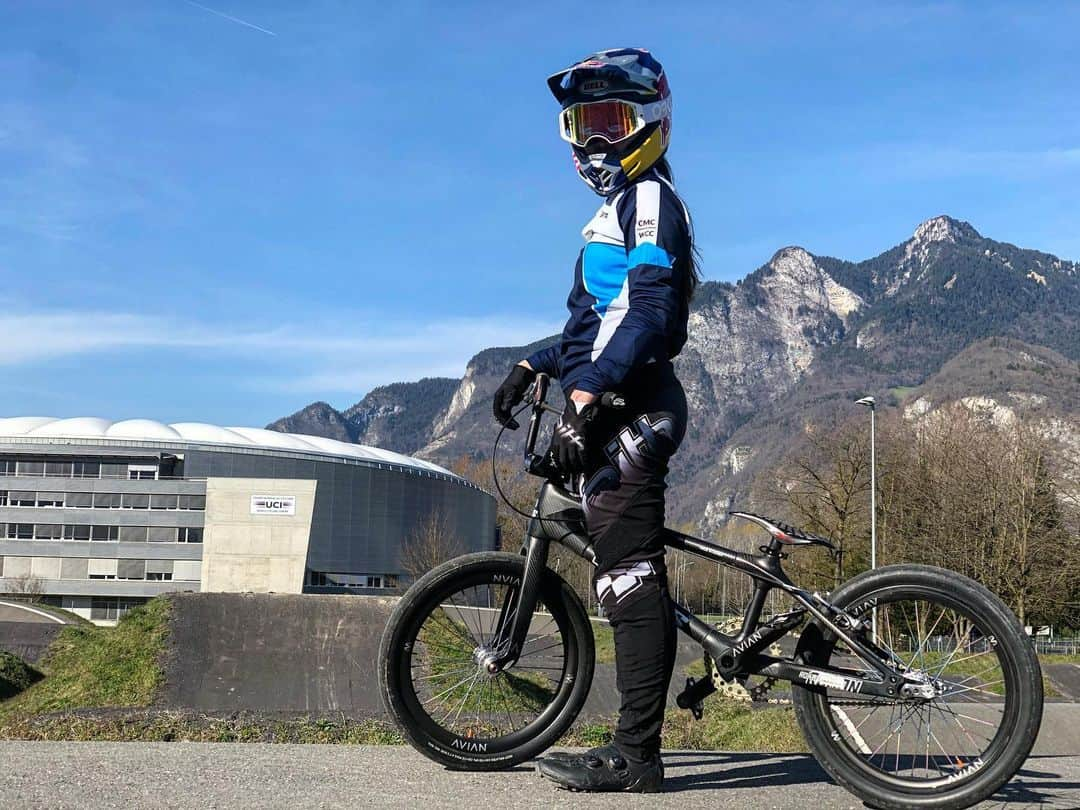 畠山紗英さんのインスタグラム写真 - (畠山紗英Instagram)「I’m so happy to be back on my bike after 8 weeks of recovery🔥  #redbull #oakley #bellbikehelmets #faithrace #shimano #tioga #uci #cmc #bmx」3月18日 5時18分 - saehatakeyama