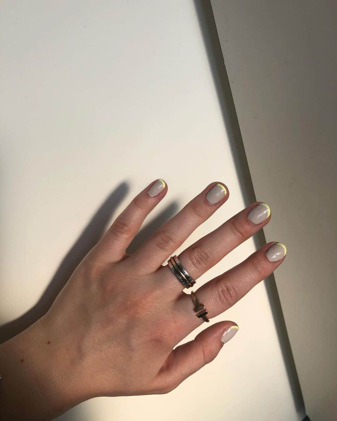 G・ハネリウスさんのインスタグラム写真 - (G・ハネリウスInstagram)「sharing this easy at home nail tutorial using new @gpolishofficial shades on my story! 💗 hope painting your nails can be nice distraction from the anxiety of the world right now. 💅🏻」3月18日 6時07分 - ghannelius