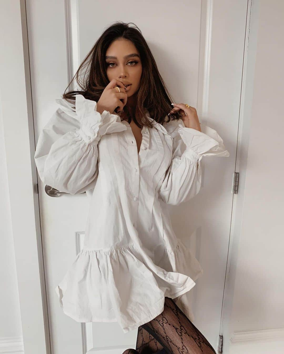 JANICE JOOSTEMAさんのインスタグラム写真 - (JANICE JOOSTEMAInstagram)「We are inside but the sun is shining and that makes me so happy. ☀️ Wearing @storets dress  @gucci tights  @dior choker @aureum.collective rings」3月18日 6時30分 - janicejoostemaa