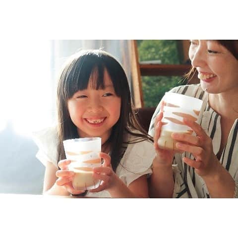 ヴィレッジヴァンガードオンラインストアさんのインスタグラム写真 - (ヴィレッジヴァンガードオンラインストアInstagram)「牛乳やミルクティーを入れると、きゃっ♡という間に大変身(ΦωΦ) 人気のここねこグラスに親子セットが登場(*˘︶˘*).｡.:*♥ 箱の中に並んだ親子の猫のおててがなんとも可愛く、猫好きの方に喜ばれること間違いなし🌈  底面にはピンクの肉球🐾 #ヴィレヴァン #ヴィレッジヴァンガード #ヴィレッジヴァンガードオンライン  #ねこ #猫 #ネコ #cat #親子 #ペア #おそろい #マグ #グラス #新生活」3月18日 12時08分 - village_vanguard
