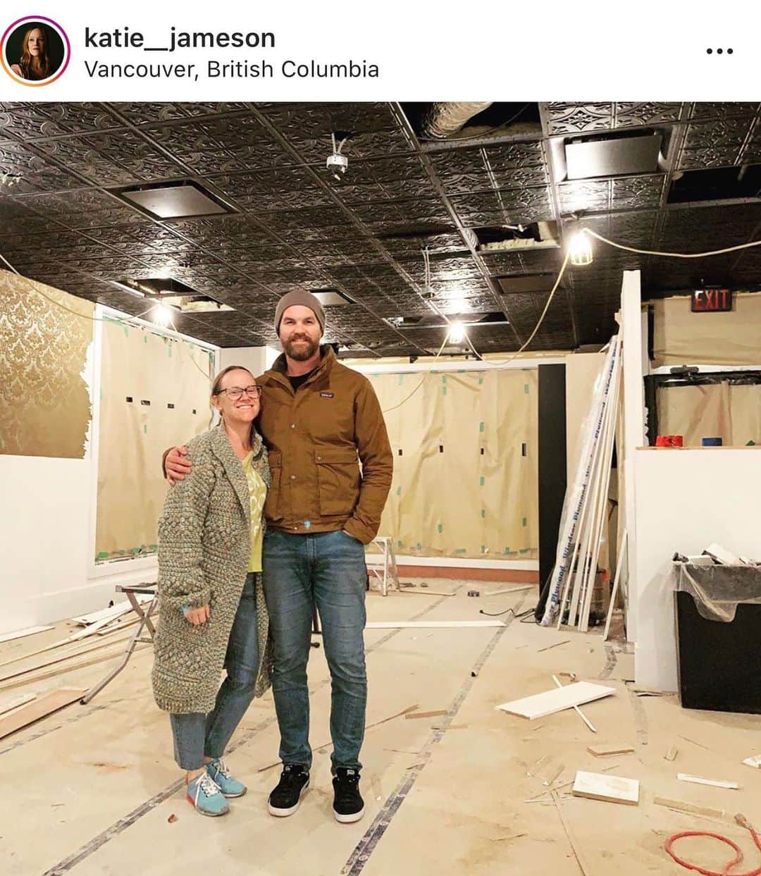 コビー・スマルダーズのインスタグラム：「Echoing the words of my friend @katie__jameson if you can spare it please consider buying a gift card to a local small business to help them keep their doors open when this is all over and to pay their staff in the meantime. As a community we need to look out for each other. These beauties have 2 amazing restaurants in my hometown of Vancouver @themackenzieroom and @saymercyyvr both delicious, both closed. What’s your spot and how can you help?」