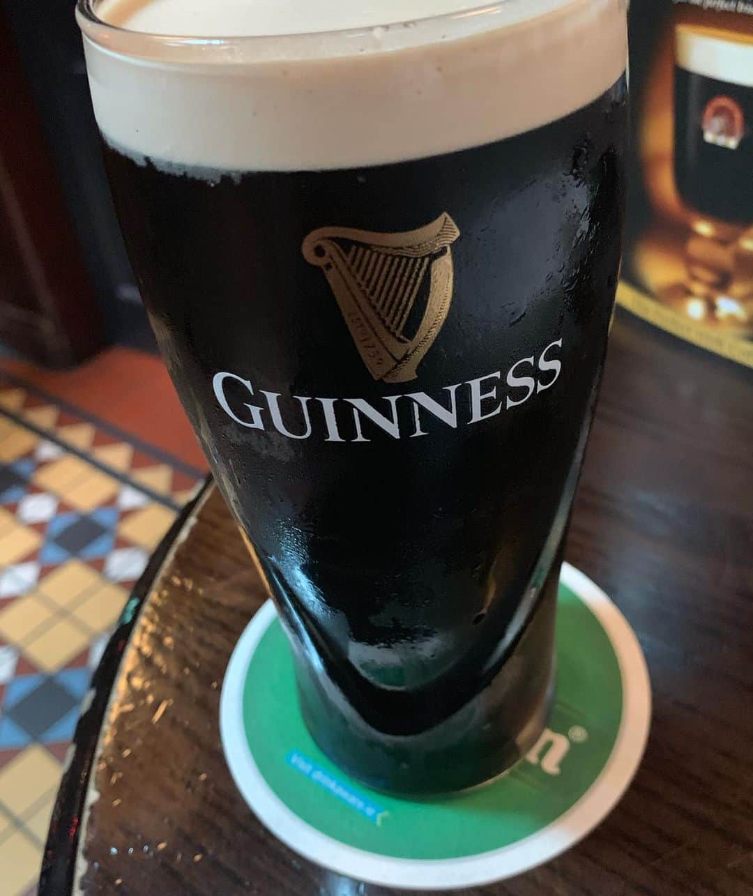 ジョーダン・モエラーさんのインスタグラム写真 - (ジョーダン・モエラーInstagram)「Guinness prevents COVID-19 right?  Happy Paddy’s Day everyone ☘️ stay safe out there!  #throwback #guinness #dublin #shamrock #irish #southsideirish #ireland #partingglass #templebar #celebratingfromhome #staysafe」3月18日 6時53分 - jomosk8