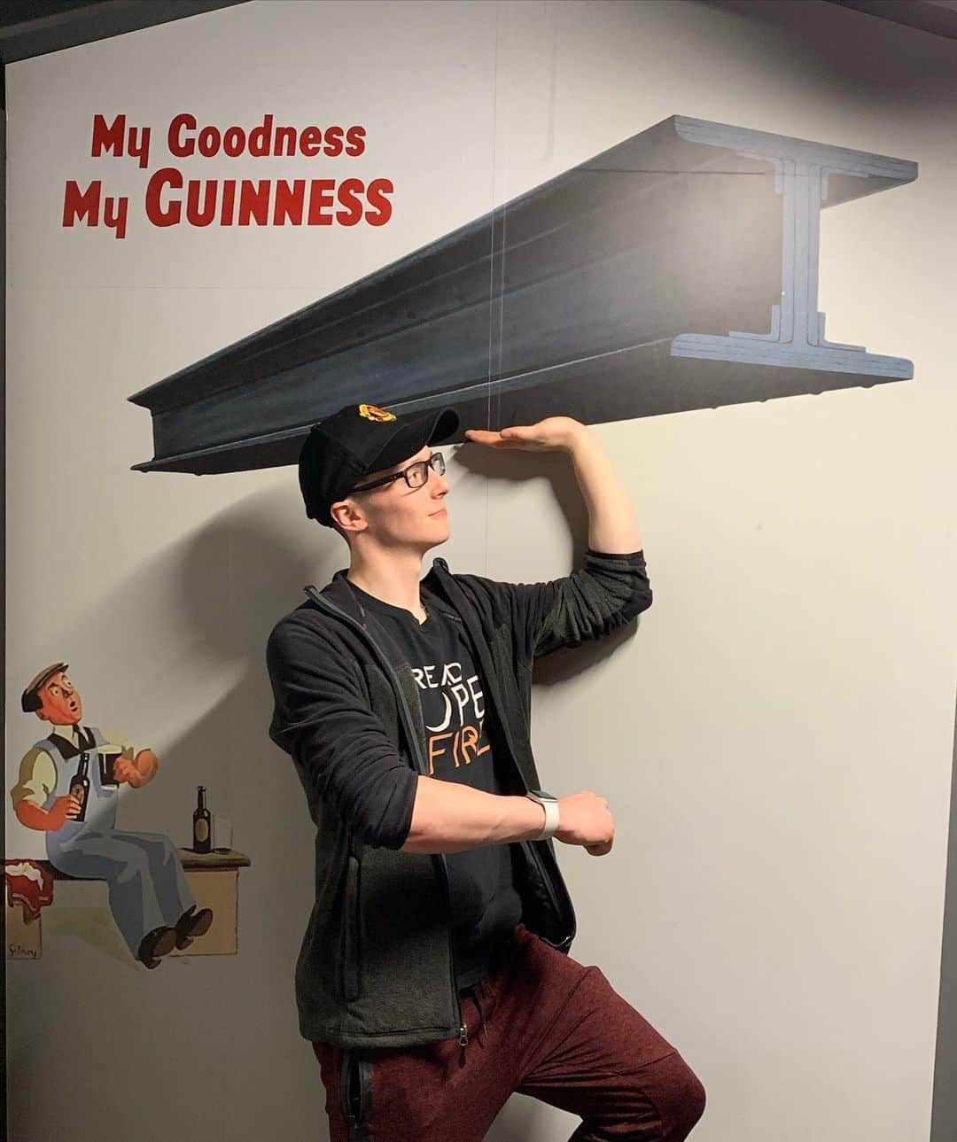ジョーダン・モエラーのインスタグラム：「Guinness prevents COVID-19 right?  Happy Paddy’s Day everyone ☘️ stay safe out there!  #throwback #guinness #dublin #shamrock #irish #southsideirish #ireland #partingglass #templebar #celebratingfromhome #staysafe」
