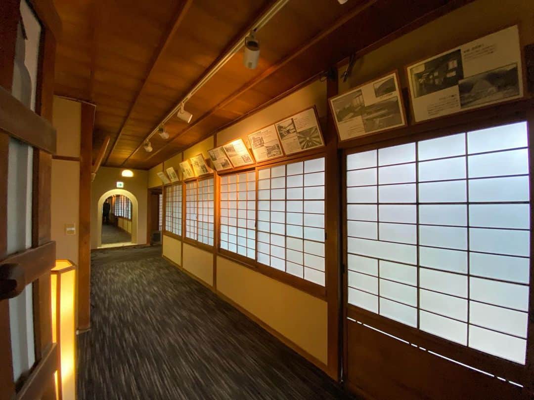 長谷川朋美さんのインスタグラム写真 - (長谷川朋美Instagram)「先日の#箱根 では、前から行ってみたかった#蕎麦貴賓館 へ✨ ・ 歴史ある建築で、素晴らしい景色と体験を させていただきました。 ・ こういうところに来ると、やはり日本は最高だな❤️と我が国を愛おしく感じます🥰 ・ 日本の素晴らしいところを、 少しでも多くの人に伝えたい。 ・ 私の発信の裏テーマでもあります🇯🇵 ・ #japanbeauty #japan #hakone #soba #蕎麦」3月18日 6時59分 - hasegawa.elena.tomomi