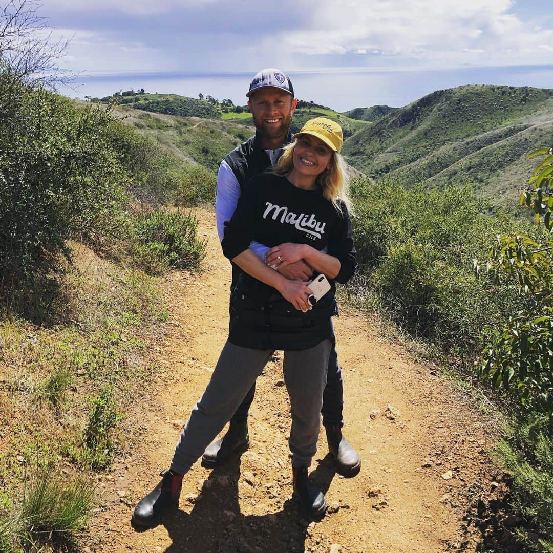 キャンディス・キャメロン・ブレさんのインスタグラム写真 - (キャンディス・キャメロン・ブレInstagram)「Making the most of social distancing #hike #freshair #socialdistancing #exceptfrommyfamily #malibu」3月18日 7時12分 - candacecbure