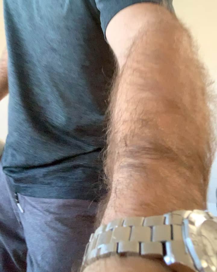 ジュゼッペ・ロッシのインスタグラム：「Would’ve never thought I’d have that much fun with a toilet paper roll. What else I got around the house...🧐🧐🧐 #killingtime #newhobby #havingfun」