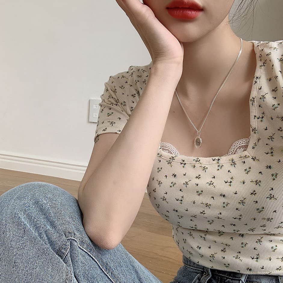 Chuuのインスタグラム：「요즘 플라워패턴이 대세잖아요🌸 예쁜 상품 준비완료💓 #chuuseoul」