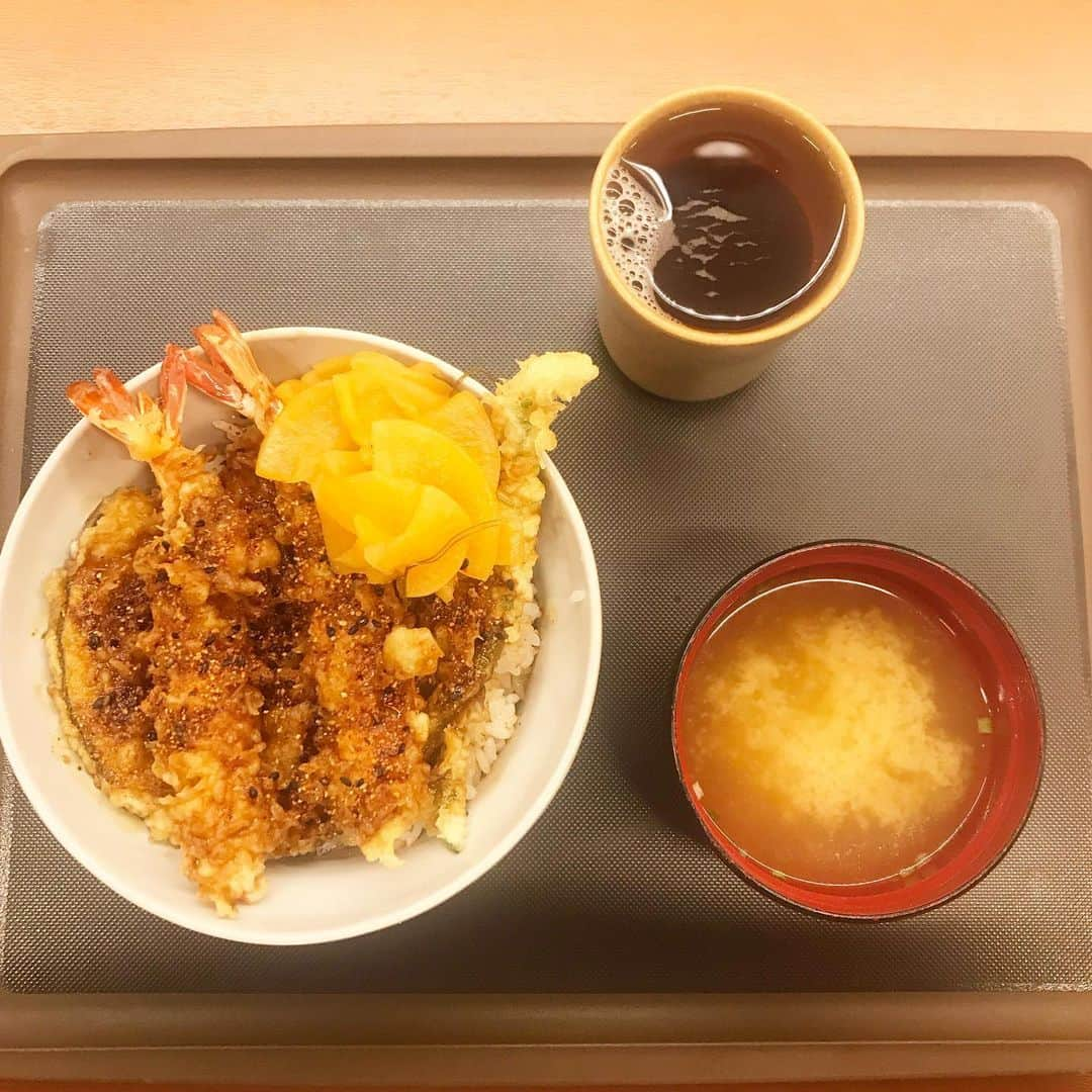 takuma watanabeのインスタグラム：「#てんや #上天丼 #🍤 #🖤 #🤤」