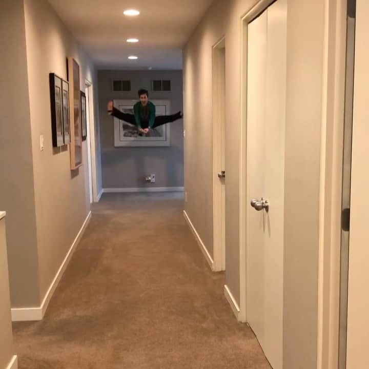 ジェイソン・ブラウンのインスタグラム：「‪St. Patrick’s Day + Quarantine + @riverdance = 🤷‍♂️?‬ ‪聖パトリックデ－+隔離生活+リバーダンス= 🎥✨‬ ‪Continuing to think about everyone & hoping you’re all finding safe ways to enjoy the holiday! 🙏😘‬ ‪#StPatricksDay #Riverdance @usfigureskating 💚‬」