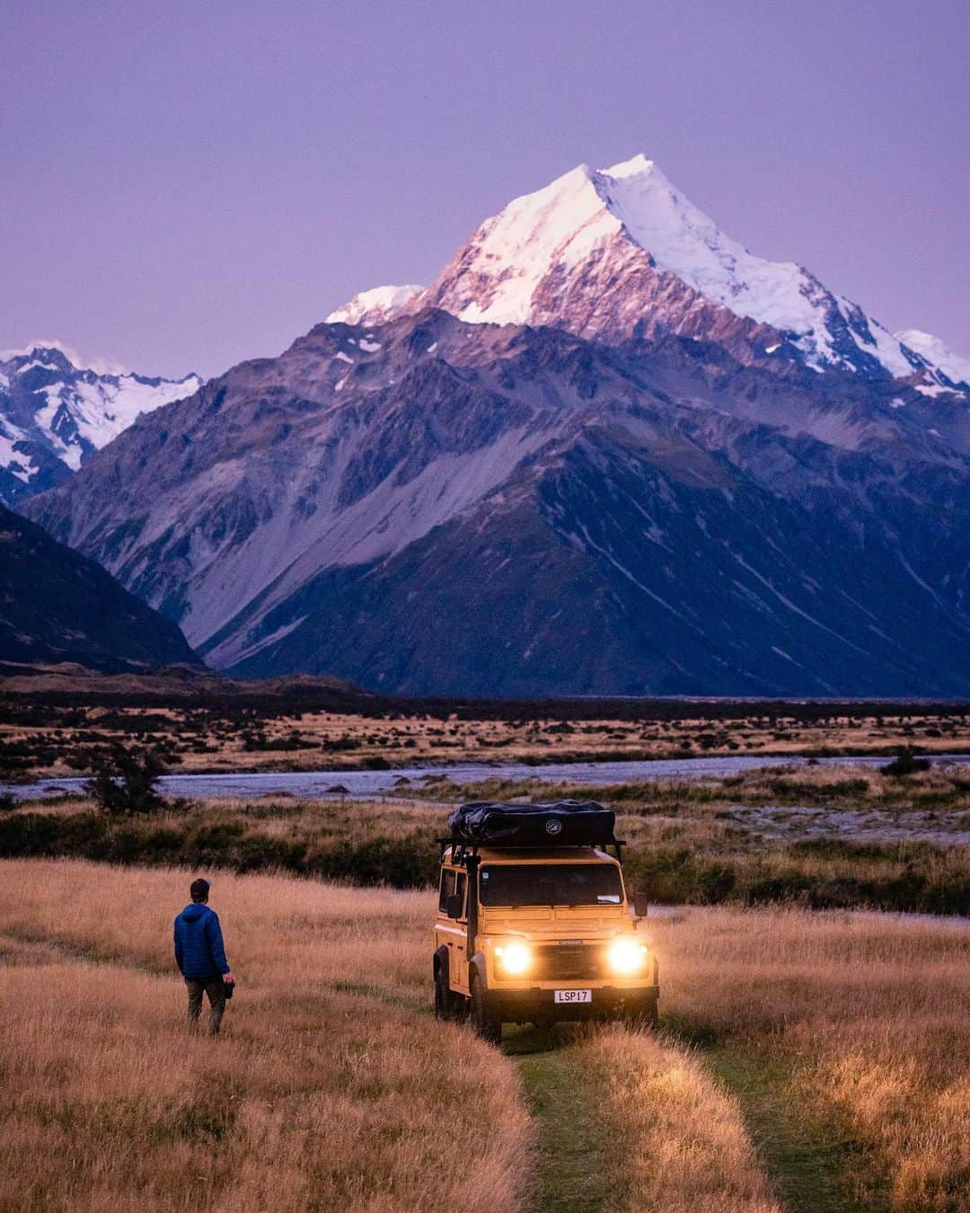 Travis Burkeのインスタグラム：「Yesterday we were scheduled to board a 15 hour flight back to California. After a lot of thought, we’ve decided to stay here until it’s safer to return.  New Zealand has implemented one of the most strict border policies in the world. These precautionary measures have kept the spread at only a hand full of COVID-19 cases throughout the country.  I am feeling so grateful that we are safe, have our health and are fortunate enough to prepare for what is potentially still to come. My heart goes out to everyone who has been impacted by these crazy times, emotionally, physically, and financially. We will overcome this!  For now - I will do my best to continue to share inspiring moments to uplift us in these dark times.  Photo from the base of the Southern Alps, New Zealand.」