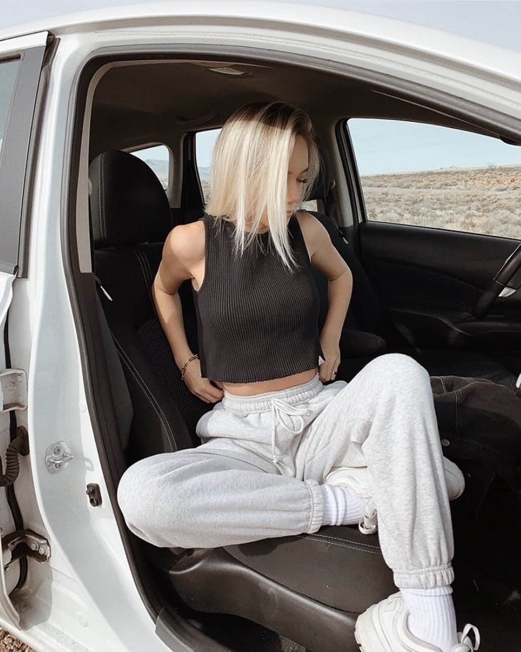 ジプシー05のインスタグラム：「Luxury loungewear is the name of our game ✌️ the Lyon Muscle Tank in vintage black is a basics necessity, available now at therecommence.com #therecommence」