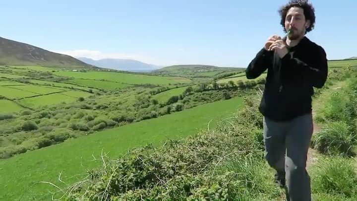 アダム・シャピロのインスタグラム：「My annual posting of my Irish tribute. I can’t wait to visit this insanely beautiful country again... #happystpatricksday ☘️」