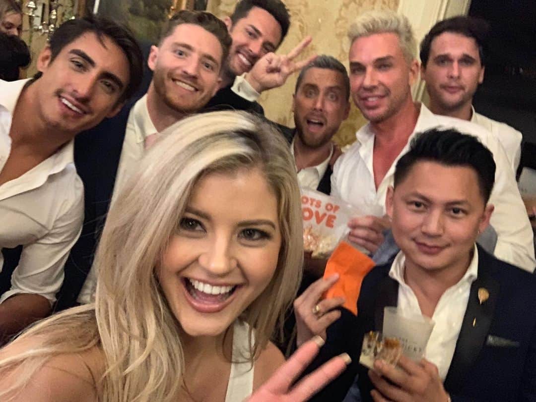 Hootersさんのインスタグラム写真 - (HootersInstagram)「A night we’ll never forget 🧡 Congrats @brittany & @mrjaxtaylor! Thanks for making us a part of your special day 😉🍗 #JaxGotItWright #PumpRules」3月18日 9時40分 - hooters