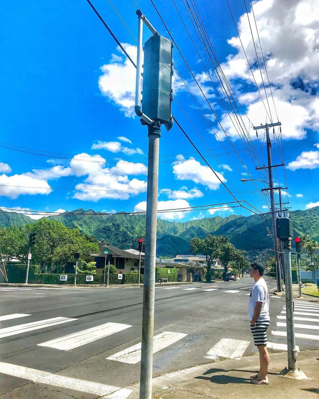 多村仁志さんのインスタグラム写真 - (多村仁志Instagram)「今日の日本列島は、広範囲でポカポカ陽気になるそうです☀️ ・ 新型コロナ対策 ＋ 花粉症対策😷 ・ ・ ・ ポカポカ陽気といえば… ・ #Hawaii 行きたいなぁ～‪( ˘ω˘ ).｡oO🌴🥞🏄🏻🌊🌺🌈 ・ #tamuさん歩🚶 #Honolulu #Manoa #snapshot #Photographer #AssistantCameraman #Wife #March2018 #タムラ写真館 @hit_tamu」3月18日 9時39分 - hit_tamu