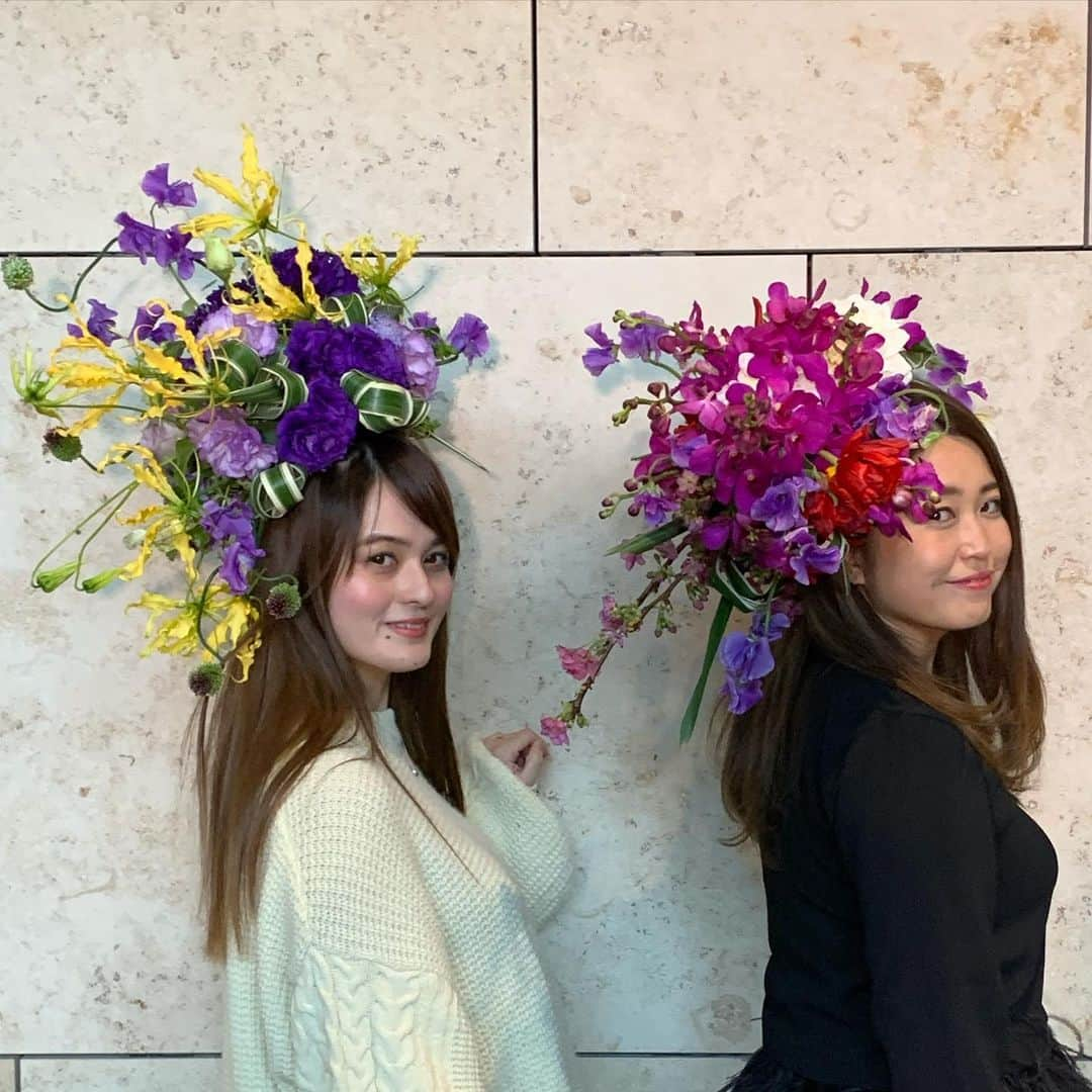 奥山夏織さんのインスタグラム写真 - (奥山夏織Instagram)「綺麗な花冠を被って写真撮影✨とても素敵な写真がたくさん撮れました😊💓 ・ ここ#東京ガーデンテラス紀尾井町 で3/15〜4/12まで#紀尾井桜テラス というイベントをやっていて、桜が飾られているたくさんのフォトスポットなどがあります😊 ・ 今回イベントにご招待いただき素敵な花冠とともにフォトスポット巡りをさせていただきました♪カメラマンさんの岩松さん(@hakuchuu1882)に素敵なお写真をたくさん撮っていただきました✨ フォトスポットの他に、誰でも参加が可能の生花ができるスポットだったり、ご飯屋さんもたくさんあるので休日に遊び行くのも良いかもですね💓 ・ 写真たくさん撮ってもらったので見てくださいー😊❣️ ・・・ @tokyo_gardenterrace  #東京ガーデンテラス紀尾井町　#KIOI_SPRING #桜 #サクラ #フォトスポット #sakura #映え #映えスポット #春 #spring #観光 #東京観光 #紀尾井町」3月18日 9時49分 - okuyama_kaori