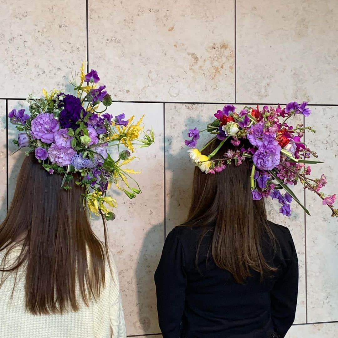 奥山夏織さんのインスタグラム写真 - (奥山夏織Instagram)「綺麗な花冠を被って写真撮影✨とても素敵な写真がたくさん撮れました😊💓 ・ ここ#東京ガーデンテラス紀尾井町 で3/15〜4/12まで#紀尾井桜テラス というイベントをやっていて、桜が飾られているたくさんのフォトスポットなどがあります😊 ・ 今回イベントにご招待いただき素敵な花冠とともにフォトスポット巡りをさせていただきました♪カメラマンさんの岩松さん(@hakuchuu1882)に素敵なお写真をたくさん撮っていただきました✨ フォトスポットの他に、誰でも参加が可能の生花ができるスポットだったり、ご飯屋さんもたくさんあるので休日に遊び行くのも良いかもですね💓 ・ 写真たくさん撮ってもらったので見てくださいー😊❣️ ・・・ @tokyo_gardenterrace  #東京ガーデンテラス紀尾井町　#KIOI_SPRING #桜 #サクラ #フォトスポット #sakura #映え #映えスポット #春 #spring #観光 #東京観光 #紀尾井町」3月18日 9時49分 - okuyama_kaori