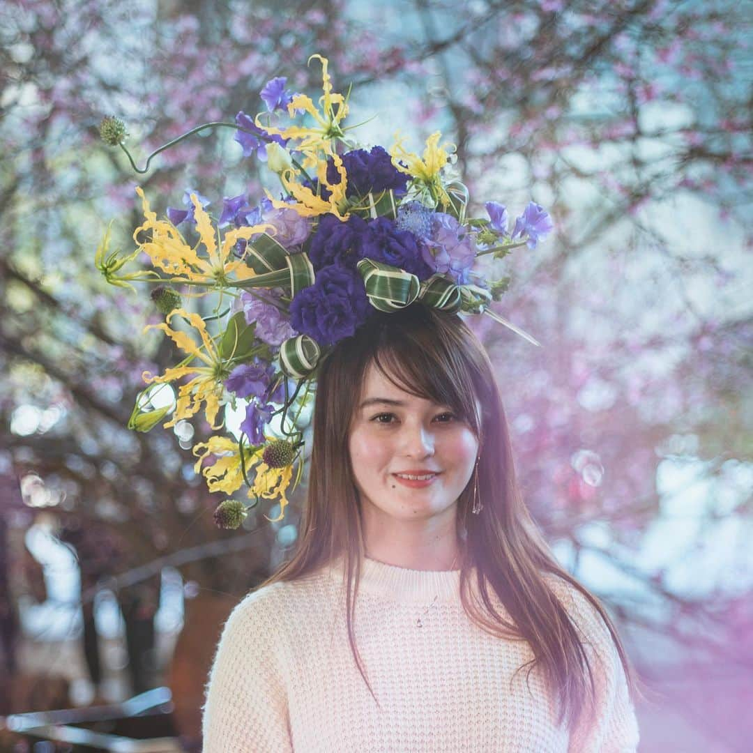 奥山夏織さんのインスタグラム写真 - (奥山夏織Instagram)「綺麗な花冠を被って写真撮影✨とても素敵な写真がたくさん撮れました😊💓 ・ ここ#東京ガーデンテラス紀尾井町 で3/15〜4/12まで#紀尾井桜テラス というイベントをやっていて、桜が飾られているたくさんのフォトスポットなどがあります😊 ・ 今回イベントにご招待いただき素敵な花冠とともにフォトスポット巡りをさせていただきました♪カメラマンさんの岩松さん(@hakuchuu1882)に素敵なお写真をたくさん撮っていただきました✨ フォトスポットの他に、誰でも参加が可能の生花ができるスポットだったり、ご飯屋さんもたくさんあるので休日に遊び行くのも良いかもですね💓 ・ 写真たくさん撮ってもらったので見てくださいー😊❣️ ・・・ @tokyo_gardenterrace  #東京ガーデンテラス紀尾井町　#KIOI_SPRING #桜 #サクラ #フォトスポット #sakura #映え #映えスポット #春 #spring #観光 #東京観光 #紀尾井町」3月18日 9時49分 - okuyama_kaori