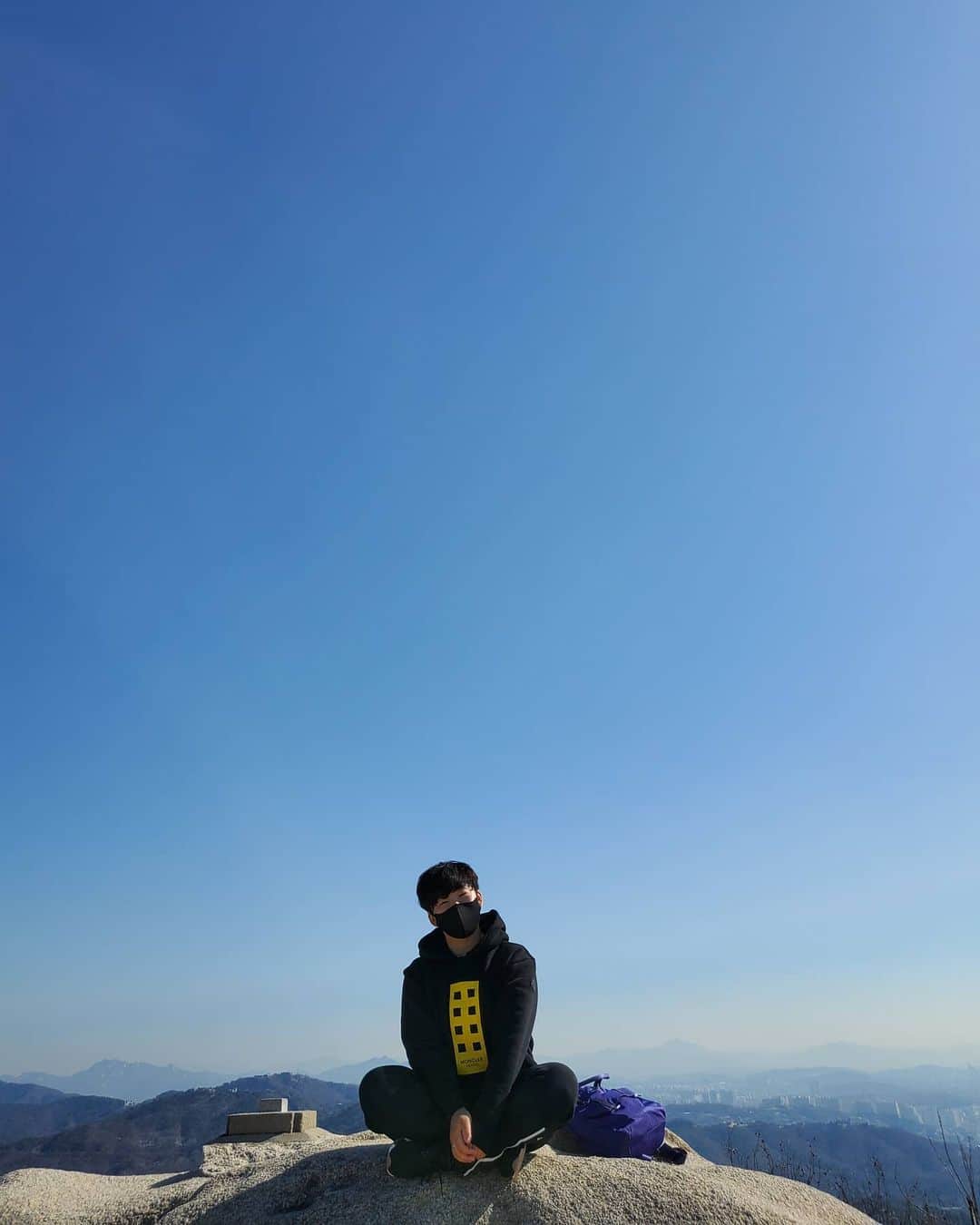 シン・ジエさんのインスタグラム写真 - (シン・ジエInstagram)「1단계 인왕산 ⛰  골프장에서 지낸다고 산에서 지내고 있다고 생각을 했는데.. 등산 은 전혀 다른 산을 느끼게 해줬다.  다음은 어디로 가볼까.? #등산화부터사야지」3月18日 9時57分 - jiyai_shin
