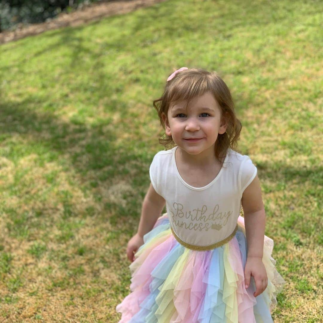 ブラッド・グザンさんのインスタグラム写真 - (ブラッド・グザンInstagram)「Wow, where has the time gone!  Can’t believe this princess of ours is 3 already!  Happy birthday to our sweet, kind, beautiful, and smart little girl! We love you so much!  #stpaddysdaygirl  PS: hope everyone is staying safe」3月18日 10時05分 - bguzan