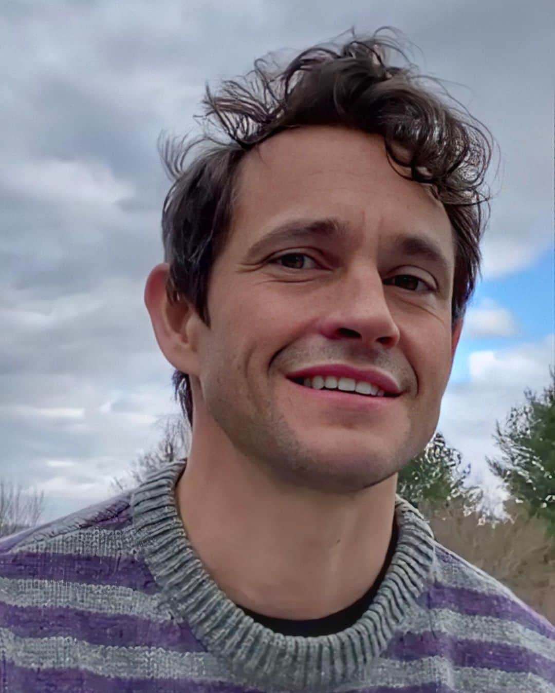 ヒュー・ダンシーのインスタグラム：「See our previous post or go to the profile @24hourplays, PLEASE! #HughDancy #24viralmonologues」