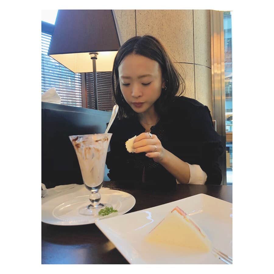 野尻美穂さんのインスタグラム写真 - (野尻美穂Instagram)「イチゴのパフェが好き〜🍓 好きすぎて食べるの早すぎてすぐ無くなって、もらったフルーツサンドの最後の一口も切なくなる😕 #永遠に食べたい #イチゴとミカンとパイナップルが好きです #ホワイトデー」3月18日 19時44分 - miho_cocoa