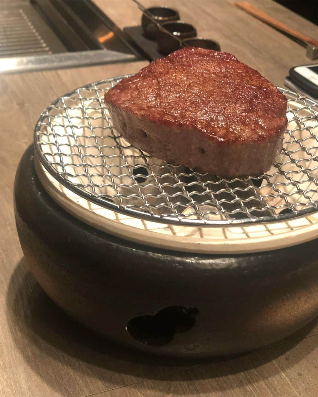 冨張愛さんのインスタグラム写真 - (冨張愛Instagram)「USHIGORO S. へ♡ お肉は勿論のこと、合間の旬野菜やサラダ、水キムチ、デザートのアイスまで美味しかった...☺︎ 季節ごとにメニュー変わるそうで 今回は筍とザブトンの醤油焼き×木の芽で春を感じました🌿 見た目も美しく THE焼肉 というよりは、焼肉と割烹を合わせたような特別コースを頂く感じ...🤤🍴 完全個室&コースのみ、シックでとても綺麗な店内は高級感があり 何かのお祝いや記念、接待来るのも良いな〜🙈🍖💭 * #ushigoros #うしごろエス #東京 #西麻布 #東京グルメ #東京焼肉 #焼肉 #肉割烹 #グルメ好きな人と繋がりたい #グルメな人と繋がりたい #グルメ #instagood #instagourmet #gourmet #food #foodie #tokyofoodie #foodiegram #foodstagram #tokyoeats #restaurant #tokyo #nishiazabu #yakiniku」3月18日 19時46分 - megumitomihari