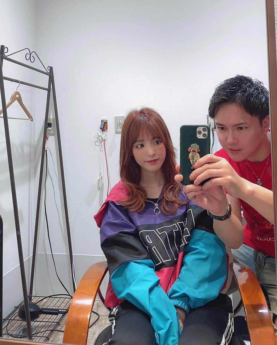 桃乃木かなさんのインスタグラム写真 - (桃乃木かなInstagram)「ヘアチェンジ💇‍♀️﻿ 今回もオレンジみのあるベージュカラー🍊🧡﻿ 撮影用にエクステで長さを出してもらいつつレイヤー入れて軽い感じにしてもらいました⠒̫⃝ ﻿ ﻿ ゆうすけさん☞ @tomonaga_y_lwis ﻿ いつもありがとうございます✌︎﻿ ﻿  #lwis_hair #lwis #渋谷　#神南店﻿」3月18日 19時48分 - kana_momonogi