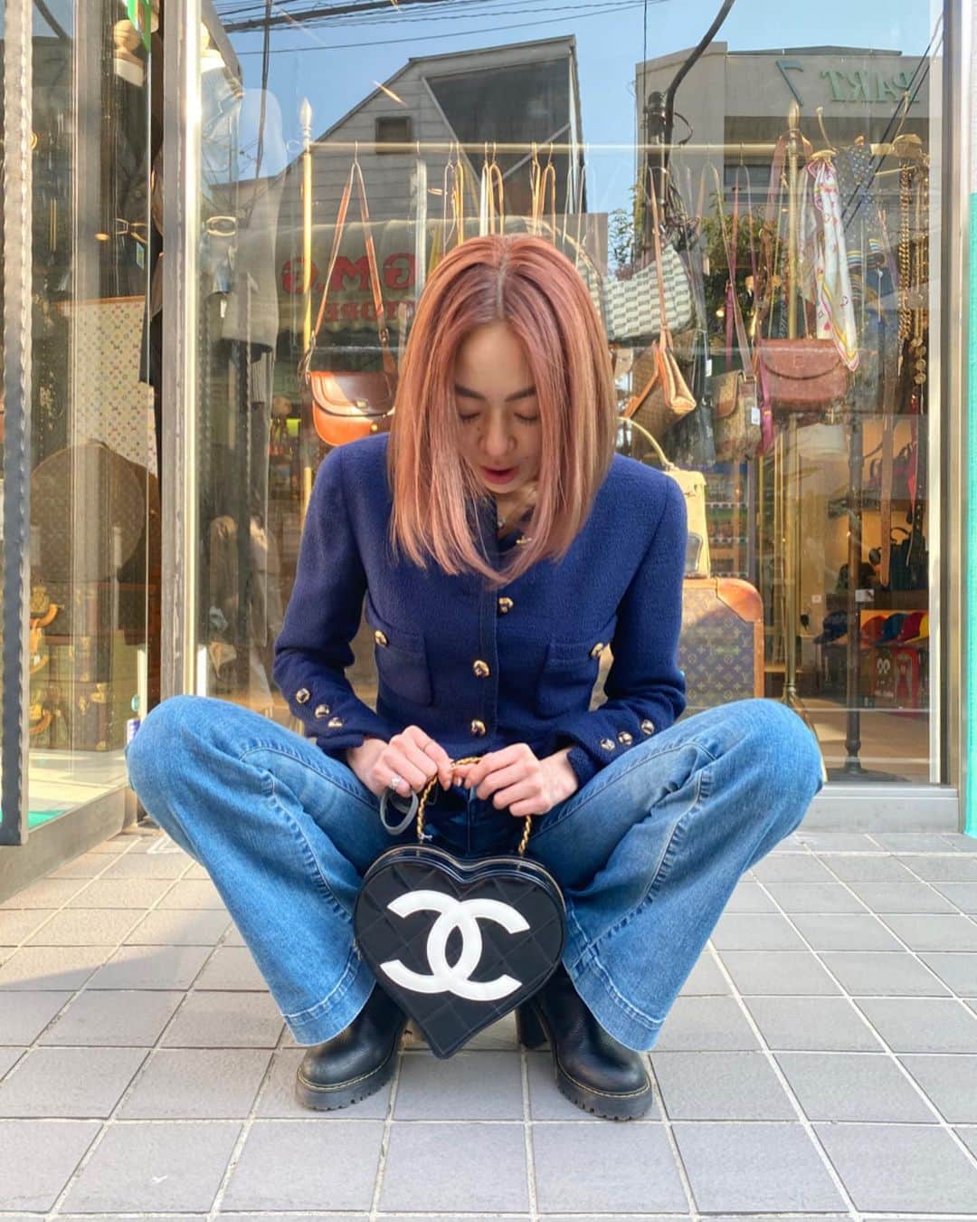 のインスタグラム：「🖤🖤🖤 ・ #chanel #pharrellchanel #vintagechanel #vintageshop #シャネル #シャネルバッグ #ファレルシャネル」