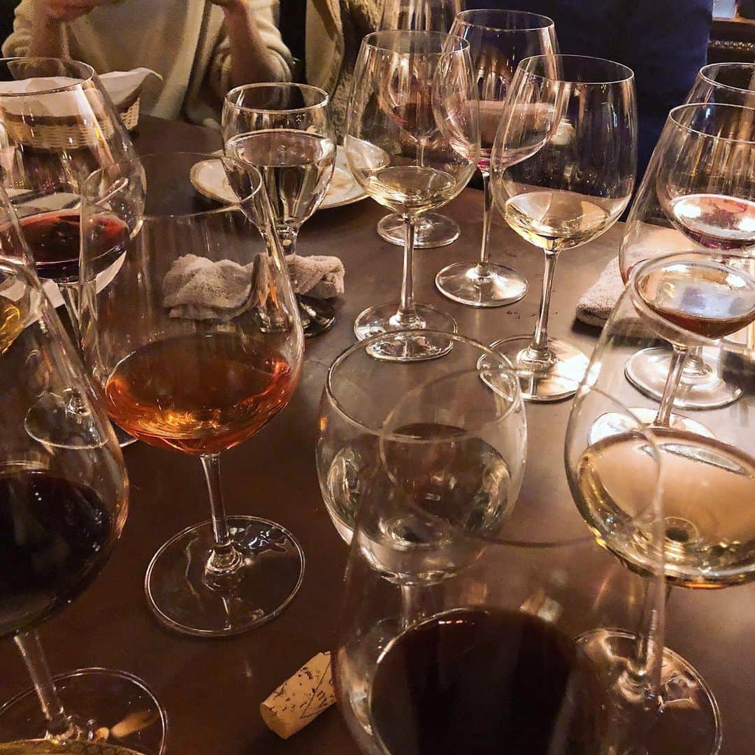 のインスタグラム：「大酒呑みじゃ。  グラス集めただけですよw  いつかのディナー🍽🍷 #ワイン  #1996 #お誕生日会」