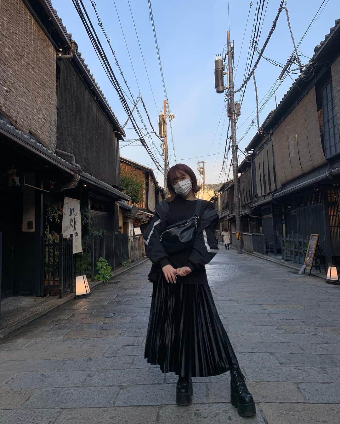 おもてちゃんのインスタグラム：「. 以前から告知している通り、今週末は京都でポップアップです！ . 開催日時 3月20日（金）15:00～19:00 3月21日（土）11:00～19:00 3月22日（日）11:00～19:00 . 開催場所 京都府京都市東山区弁財天町14エクセタコート1階 ギャラリーTAJIRO祇園京都 . 【アクセス】 京阪祇園四条駅徒歩１分 / 三条駅徒歩５分 / 阪急河原町徒歩５分 京都市営地下鉄京阪三条駅徒歩７分 . ※アクセス至便で京都・祇園らしい風情の中に佇む場所です。入口がわかりにくいため、通りにm_mignonの看板を設置しています。それを目印にご来店ください。 . 今回、新型コロナウィルス対策のため、ご来店の皆様全員にご来店時、お店の入り口に設置しているアルコール消毒液による消毒のご協力をお願いします。 また適宜、店内のアルコール消毒を実施致しますので、ご理解とご容赦をお願いします。 . . . さらに！ 今後のポップアップも決定しました。 ▶️▶️札幌◀️◀️ 開催日時 4月25日（土）13:00～19:00 4月26日（日）11:00～19:00 4月27日（月）11:00～18:00 . 開催場所 北海道札幌市中央区南3条西5丁目1-1 ノルベサ4階 . 【アクセス】 地下鉄南北線すすきの駅徒歩2分 / 地下鉄東豊線豊水すすきの駅徒歩4分 . ▶️▶️東京◀️◀️ 開催日時 5月1日（金）15:00～19:00　 5月2日（土）11:00～19:00 5月3日（日）11:00～18:00 . 開催場所 東京都港区北青山3-5-23 NOI omotesando 2F . 【アクセス】 表参道駅A3出口より徒歩30秒 . 追って詳細など告知します。 皆さんに会えるのを心待ちにしています🥰」