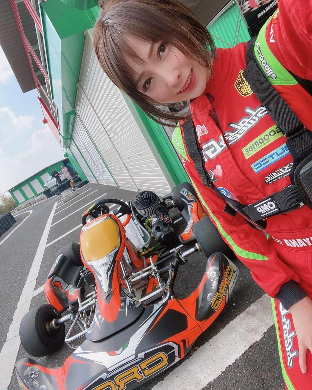のインスタグラム：「なんじゃこりゃ！！！！ 空も飛べそうなカート🤣  アクセル全開に出来ない🤣 怖すぎて、ビビりながら練習。。。 が、楽しくなってきて、 チェッカー🏁まで走り続けてしまった🤫 楽しすぎる💋  アバンティー125cc」