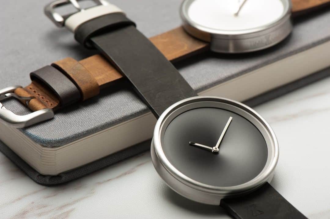 TACS Japanさんのインスタグラム写真 - (TACS JapanInstagram)「. TIME GLASS ﻿ 砂時計をモチーフに、砂時計が持つデザイン美、優雅さを具現化させるため随所にこだわりを持った腕時計。 ﻿ Unique is Simple.﻿ ﻿ #tacs ﻿ #tacsjapan ﻿ #タックス﻿ #uniqueissimple﻿ #ライフスタイル ﻿ #プロダクトデザイン」3月18日 20時12分 - tacsjapan